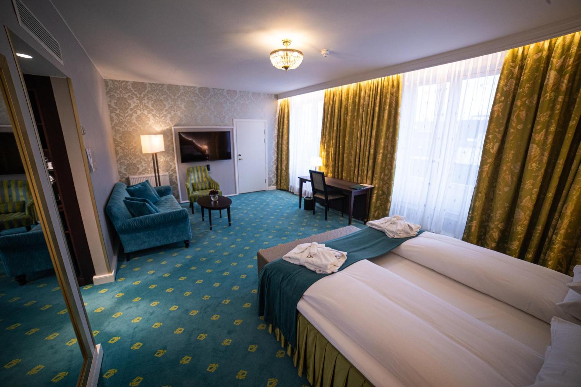 Bristol Hotel 5*